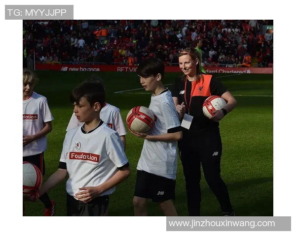 足球明星何忆义的传奇人生与辉煌成就全景回顾